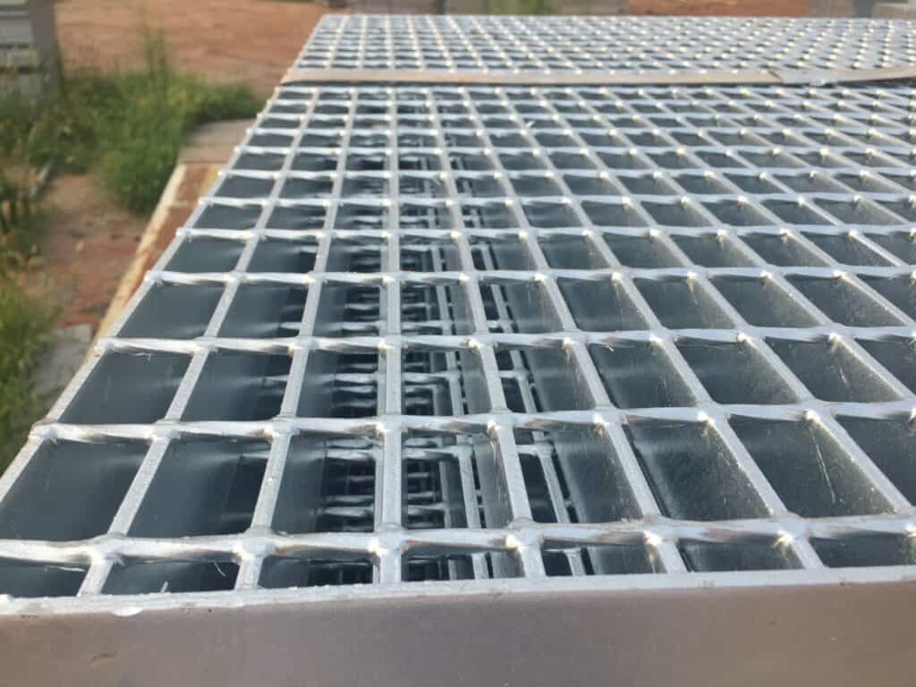 maintain galvanized steel grating-1