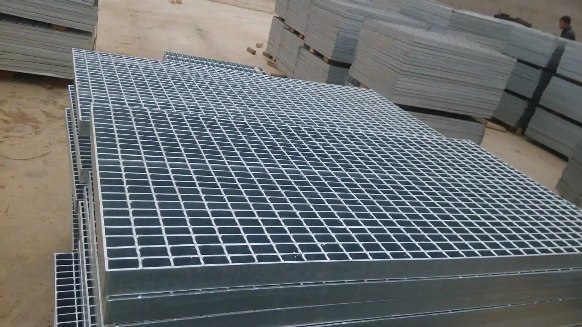 Press-locked Galvanized steel grating