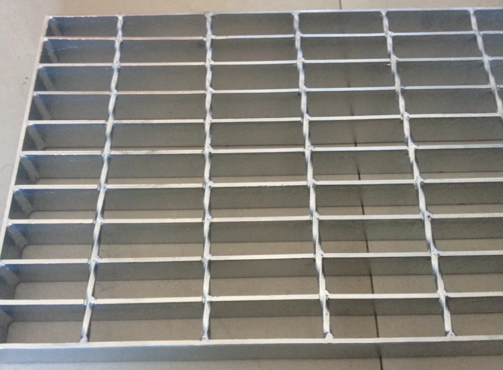 the advantages of hot-dipped galvanized steel gratings-1