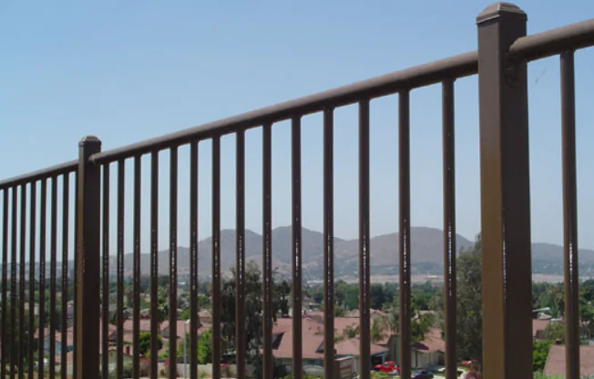 Choosing Wisely: Steel vs. Aluminum Tubular Fencing-1